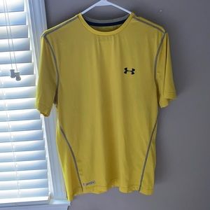 Men’s yellow Under armor work out dry fit T-shirt